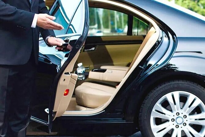 Private One-way Transfer from Porto to Porto Airport - Communication that reduces stress
