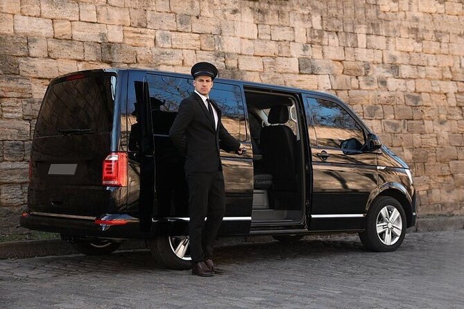 Private One-way Transfer from Porto to Porto Airport - The ride to OPO: quick, controlled, and comfortable