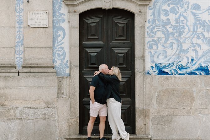 Private Photography Session for Couples in Charming Porto City - Fonte dos Leões: the first backdrop that makes you relax