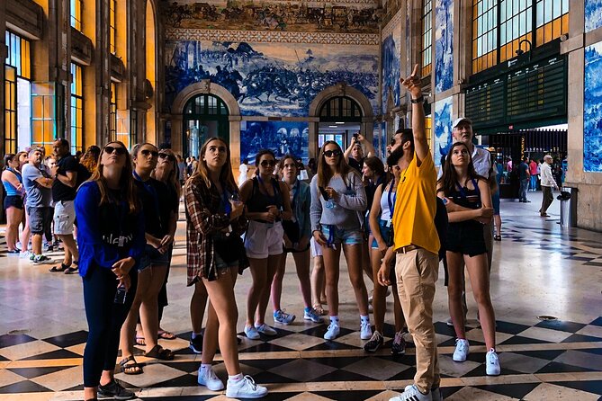 PRIVATE Porto walking tour with historian - Getting your bearings near Vímara Peres