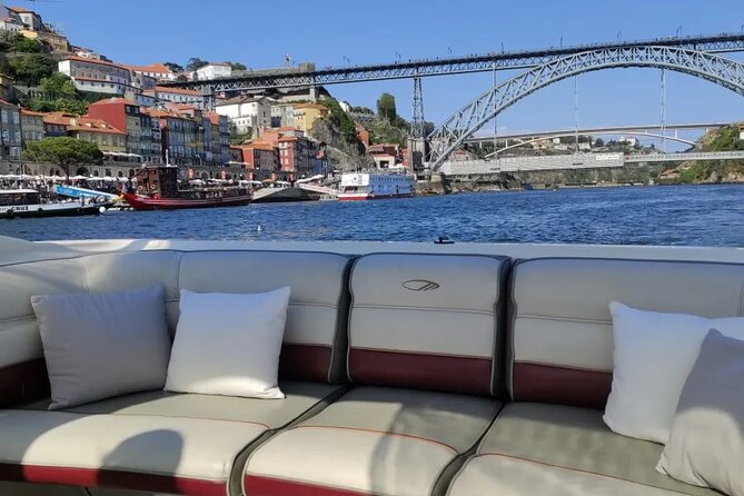 Private Tour 1h: Foz, Ribeira and Pte. D.luis, group price up to 6px - Price and group value: when $171.47 per group makes sense