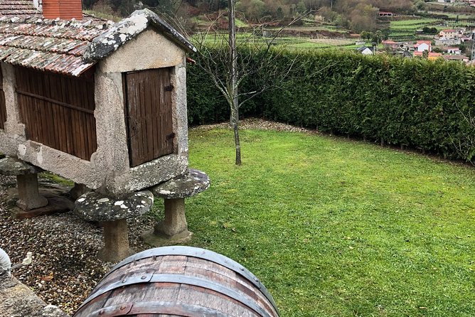 Private Tour Alvarinho (Melgaço and Monção) includes 3 wine tastings - Solar do Alvarinho: the second tasting with built-in learning time