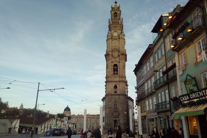 Private Tour in Porto Main Highlights with Traditional Lunch - Stop 3: Igreja dos Carmelitas, the “simple” contrast