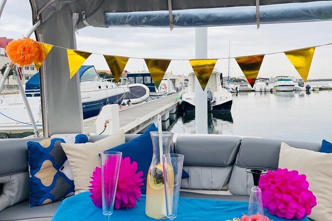 Private Tour in Ria de Aveiro in a 26 Feet Yacht - A comfortable 26-foot private yacht for up to 6