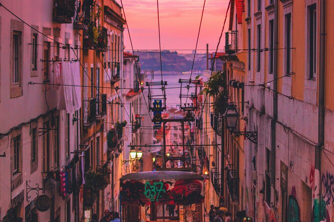 Private Tour Porto Lisbon - Aveiro Stop: Historic Center Time Plus Local Sweets
