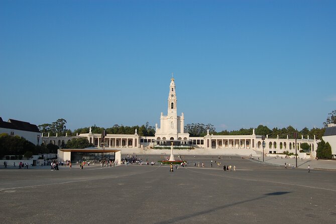 Private Tour: Porto to Lisbon: visit Aveiro,Coimbra,Fatima,Obidos - A Porto to Lisbon day with real variety