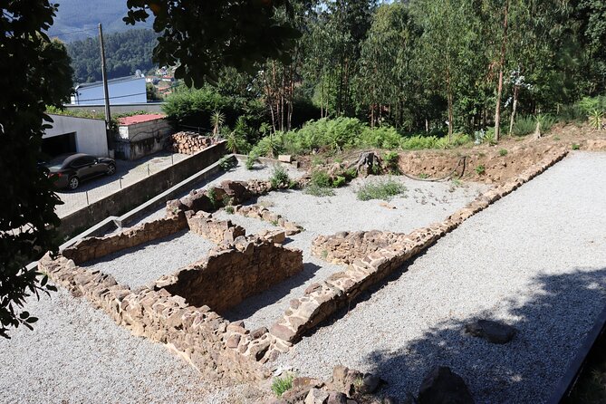 Private Tour to Arouca 516 Bridge and Passadiços do Paiva - Janarde: village life, animals on the road, and free time to look around