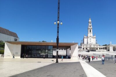 Private Tour to Fátima Sanctuary and the Little Shepherds Houses
