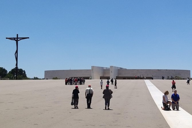 Private Tour to Fátima Sanctuary and the Little Shepherds Houses - Entering the Sacred Complex: Sanctuary Square and the Basilicas