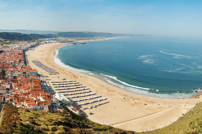 Private Tour to Nazaré and Alcobaça, giant waves and a monastery - Praia da Nazaré and the Monument to the Castaways