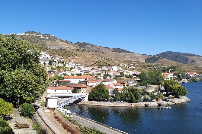 Private Tour to stunning Douro Valley and most renowned wineries - The N222 road and the 1872 metal bridge crossing
