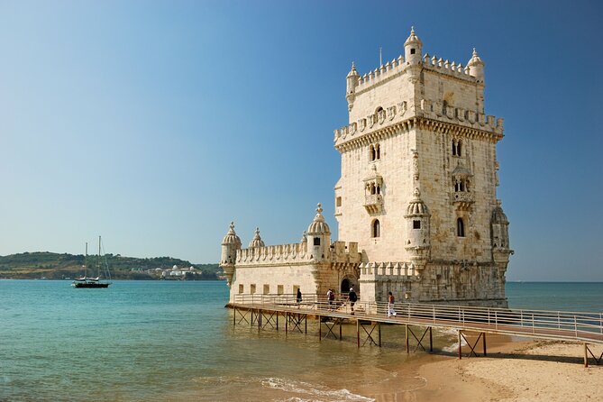 Private Transfer between Porto and Lisbon - On the Road: How Punctuality and Rigor Show Up