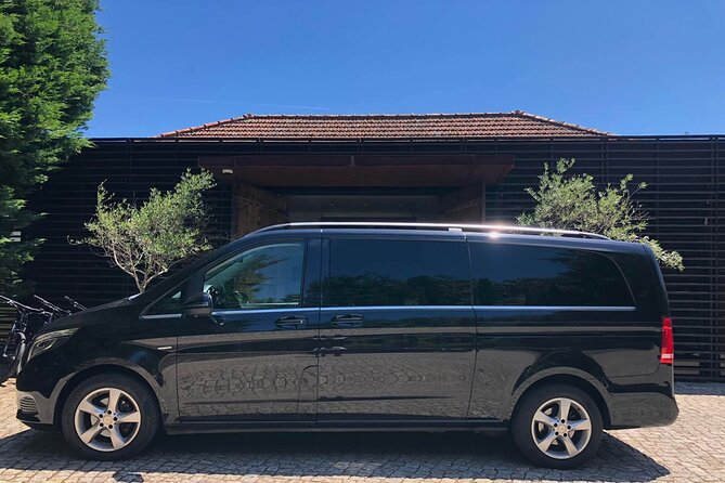 Private transfer from Porto to Lisbon with two Sightseeing stops - Aveiro and Coimbra: Canals, University Views, and a Real Midday Pause
