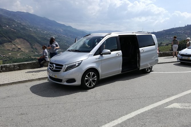 Private transfer Porto / Lisboa with tour included. - Key highlights at a glance