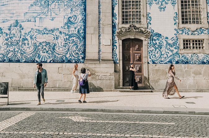 Private Walking Guided Tour to Center of Porto and Gaia - Praca da Ribeira: A Free Riverfront Break in the UNESCO Zone