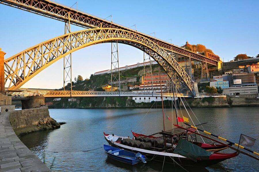 Private Walking Tour, highlights and secrets of Porto - São Bento Station and Porto City Hall: architecture that explains itself