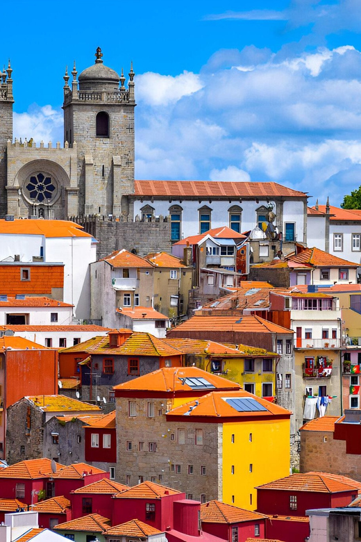Private Walking Tour, highlights and secrets of Porto - Livraria Lello and Palacio da Bolsa: famous interiors, no ticket promise