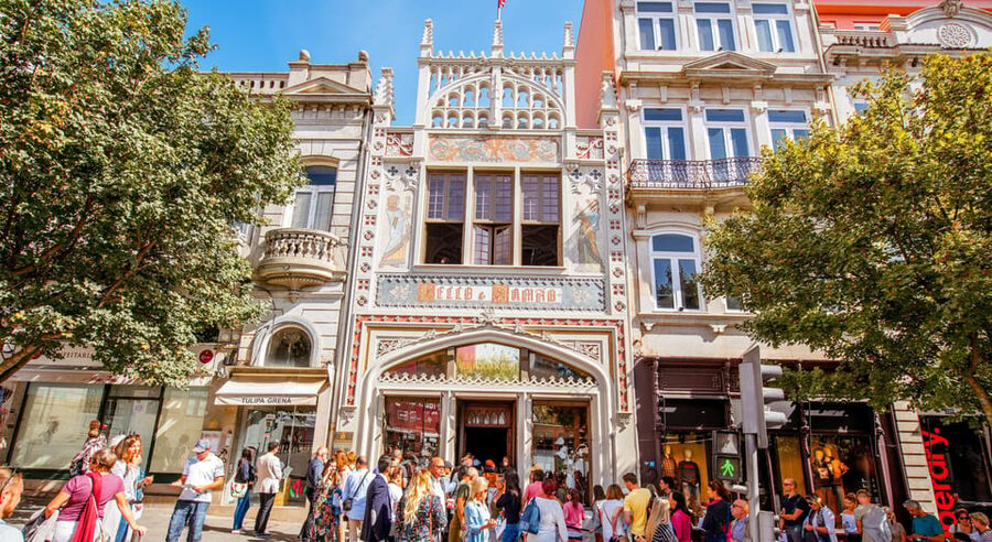 Private Walking Tour, highlights and secrets of Porto - Rua das Flores and the riverfront Ribeira: closing the loop