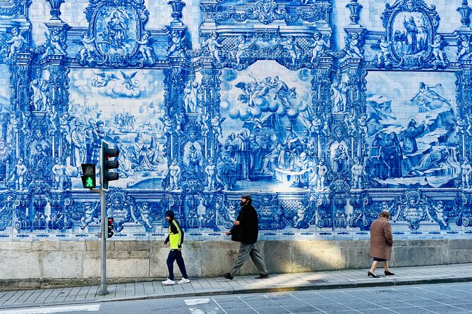 Private Walking Tour in Porto with Optional Lello Bookshop Ticket - São Bento Station tiles: where Porto’s story begins
