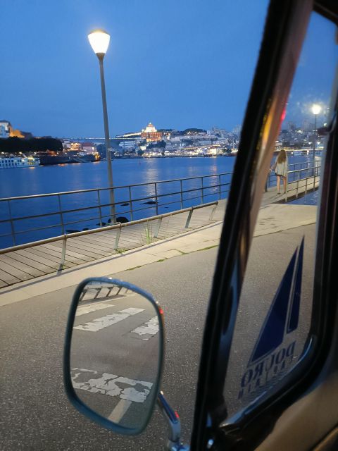 Romantic Tour on a Luxury Sailboat with Vintage Transfer 4H - A 1968 VW pickup that sets the mood in Gaia