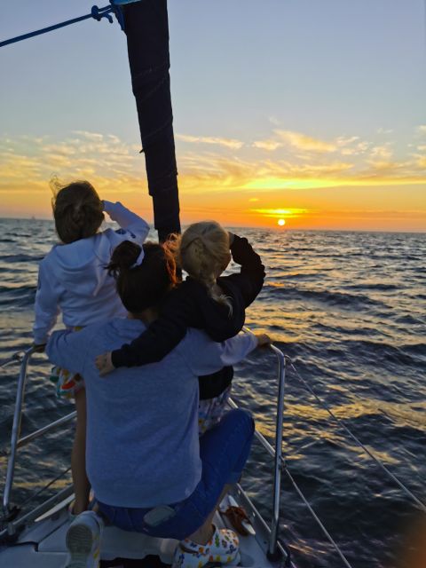 Romantic Tour on a Luxury Sailboat with Vintage Transfer 4H - Drinks, tasting board, and what is actually included