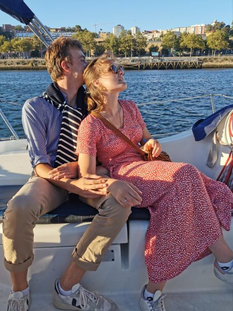Romantic Tour on a Luxury Sailboat with Vintage Transfer 4H - Price and logistics for a private group up to 2