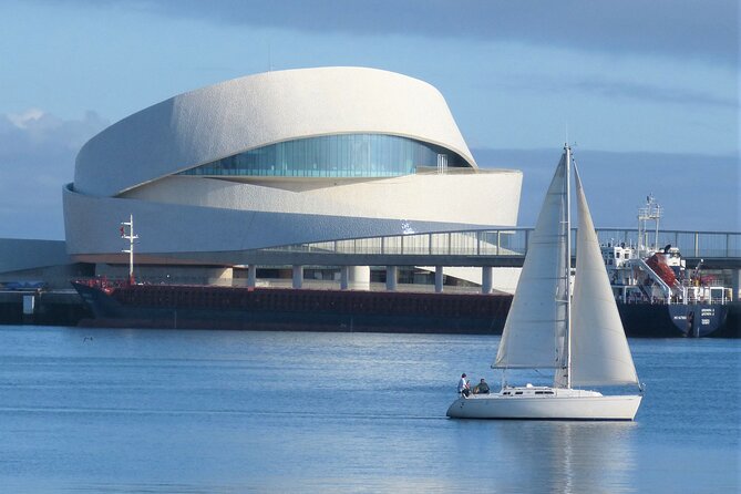 Sailing boat trip on the coast of Porto and on the river Douro - Matosinhos and Porto along the waterline