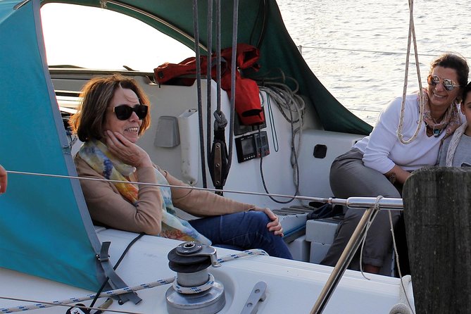 Sailing boat trip on the coast of Porto and on the river Douro - Entering the Douro River: when the scenery shifts