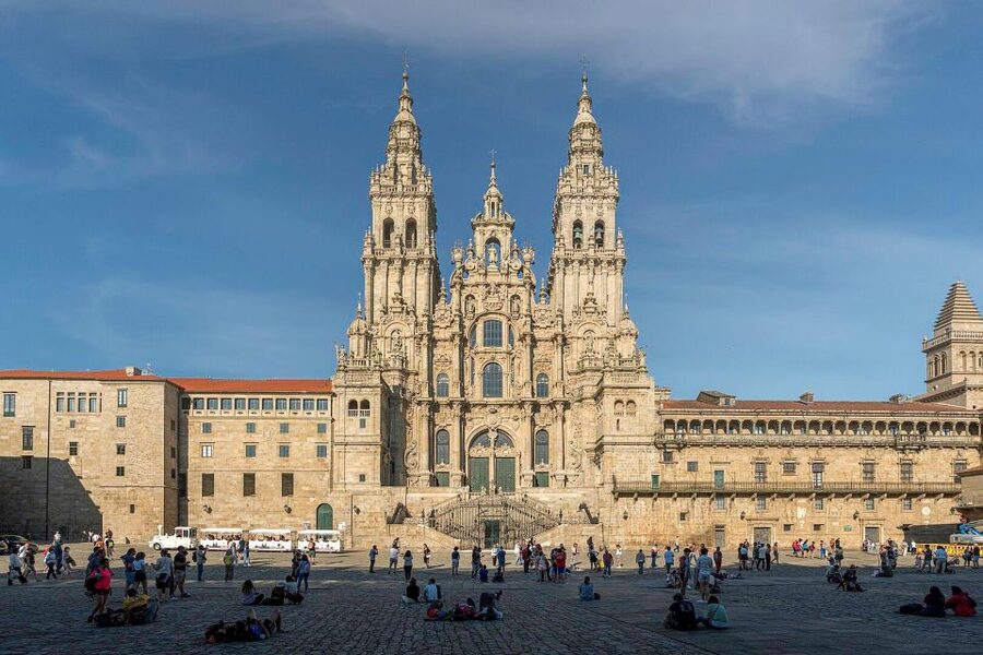 Santiago Compostela and Cathedral Day Trip from Porto - Arrival in Santiago: lunch time and room for Mass or a calm walk