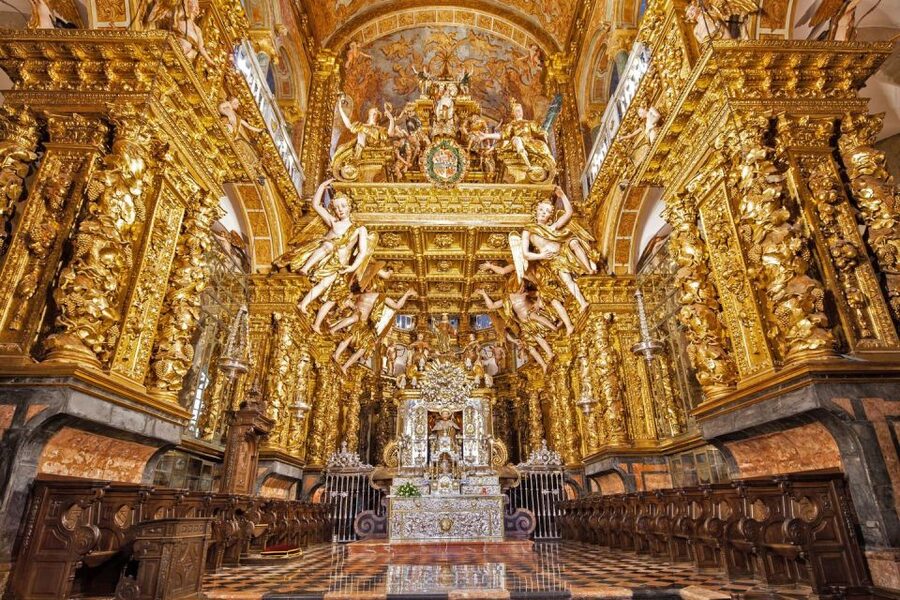 SANTIAGO COMPOSTELA+BRAGA: Private Religious Tour from Porto - Pilgrim Mass and the Botafumeiro: optional, but worth planning for