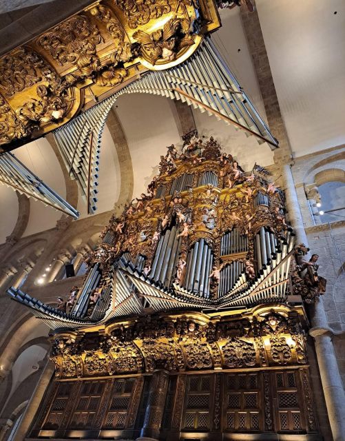 SANTIAGO COMPOSTELA+BRAGA: Private Religious Tour from Porto - The lunch stop in Santiago: built-in reset time