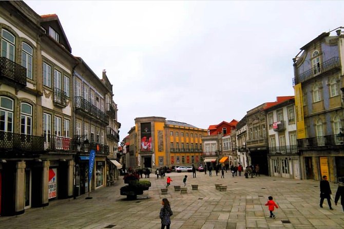 Santiago de Compostela & Viana do Castelo from Porto - Transfers and Guides in a Small Group: Why Max 8 Matters