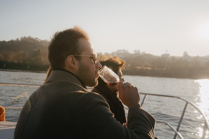 Six Bridges Cruise in Porto with Port Wine Tasting - Getting to the Boat in Vila Nova de Gaia (Meeting Point at R. da Praia)