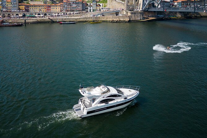 Six Bridges Cruise in Porto with Port Wine Tasting - Dom Luís I Bridge, Porto’s Icon, Seen in Motion