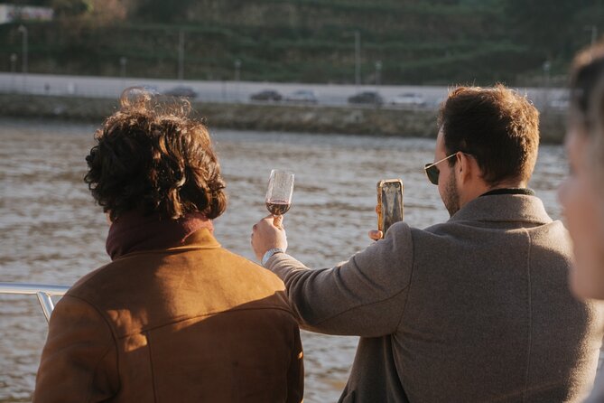 Six Bridges Cruise in Porto with Port Wine Tasting - Your 2-Hour Duoro Ride, With Wi-Fi and a Mood-Setting Soundtrack