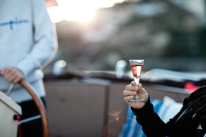 Small-Group Six Bridges Douro River Cruise in Porto with Drinks - The real star is the crew, especially Raúl