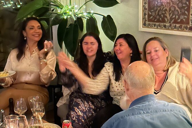 The Art of Eating and Making Friends - Wine, music, and dessert that actually performs