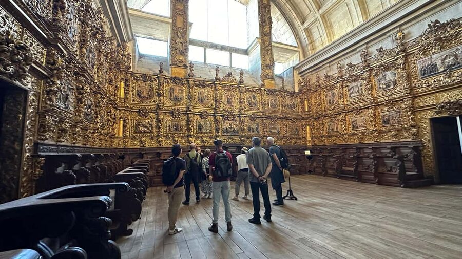 The Beautiful Story of Porto: Guided Tour with Entry Tickets - Guides make or break this kind of history tour