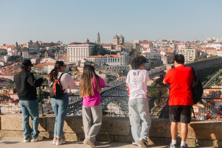 Tour Porto: Adventure in Electric Bike Tour - Sé do Porto, Torre dos Clérigos, and Praça da Batalha at bike-friendly speed