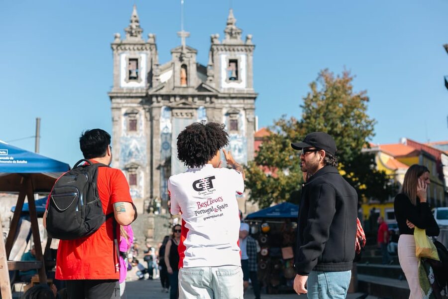 Tour Porto: Adventure in Electric Bike Tour - Your guide, your pace, and how Carlos Bonito’s style changes the tour