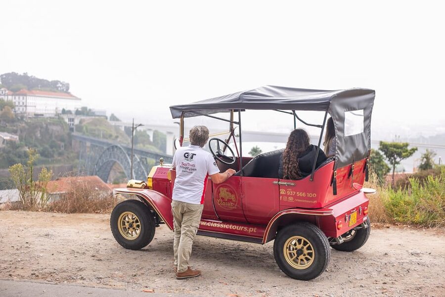 Tour Porto: Classic Adventure in Electric Tuk Tuk - Getting Started at Sé do Porto, Then Rolling Out in an Electric Tuk Tuk