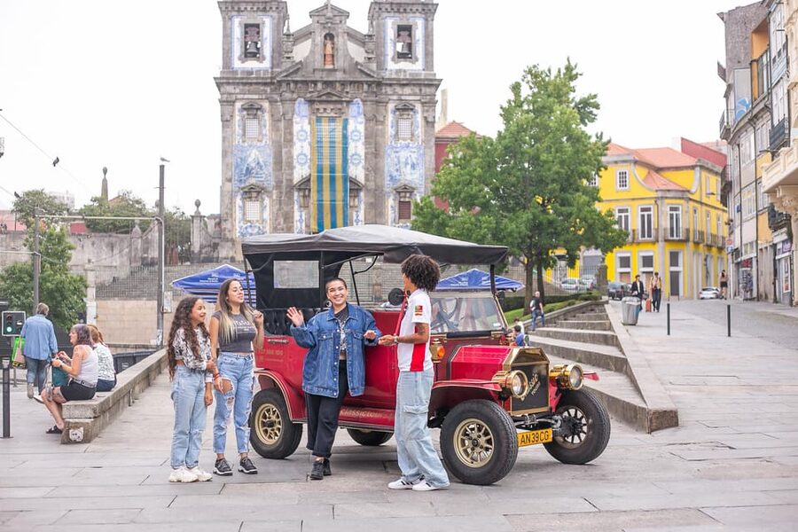 Tour Porto: Classic Adventure in Electric Tuk Tuk - Luís I Bridge: Architecture, Scale, and Easy City Orientation