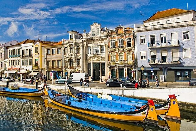 Tour / transfer Lisbon - Porto or Porto Lisbon with tour - Aveiro city tour (about 1 hour): a practical first stop