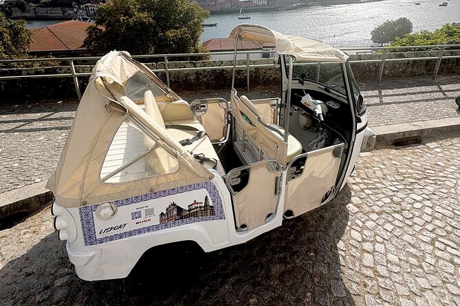 Tours in the Port DE Tuk Tuk - Sé Cathedral and the Fernandina Wall, medieval Porto in layers
