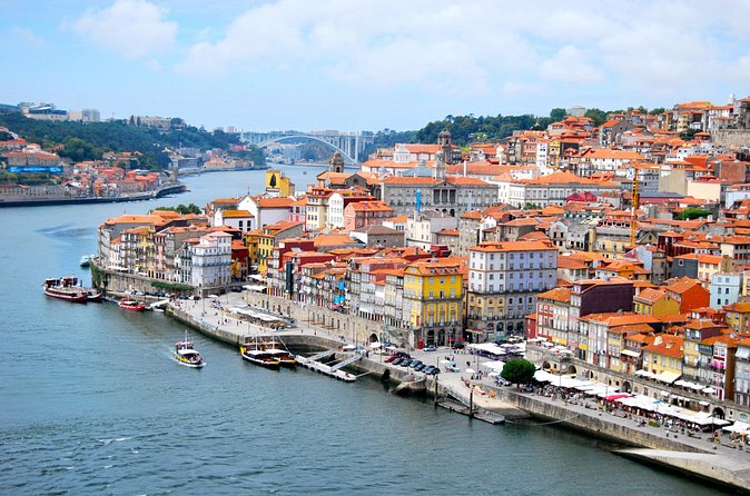 Transfer:Francisco Sá Carneiro Airport(OPO) to Porto City - Luggage and support: the underrated value of “included” help