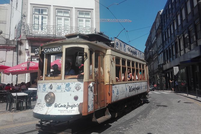 Transfer from Porto to Coimbra visiting Aveiro, half day - Farol da Barra: a quick look with a Wednesday option