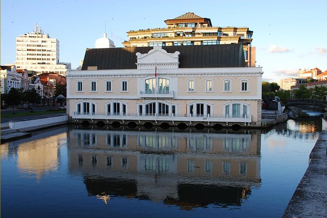 Transfer from Porto to Lisbon with stops - Aveiro canals and Art Nouveau details in about an hour
