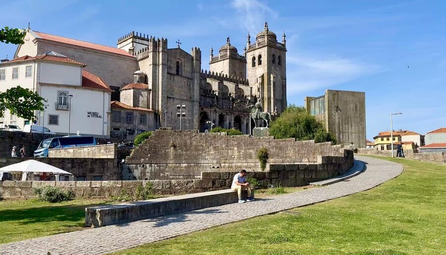 Unveiled Secrets of Porto + Olive Oil Tasting - Praça da República and Capela dos Pestanas as route-makers