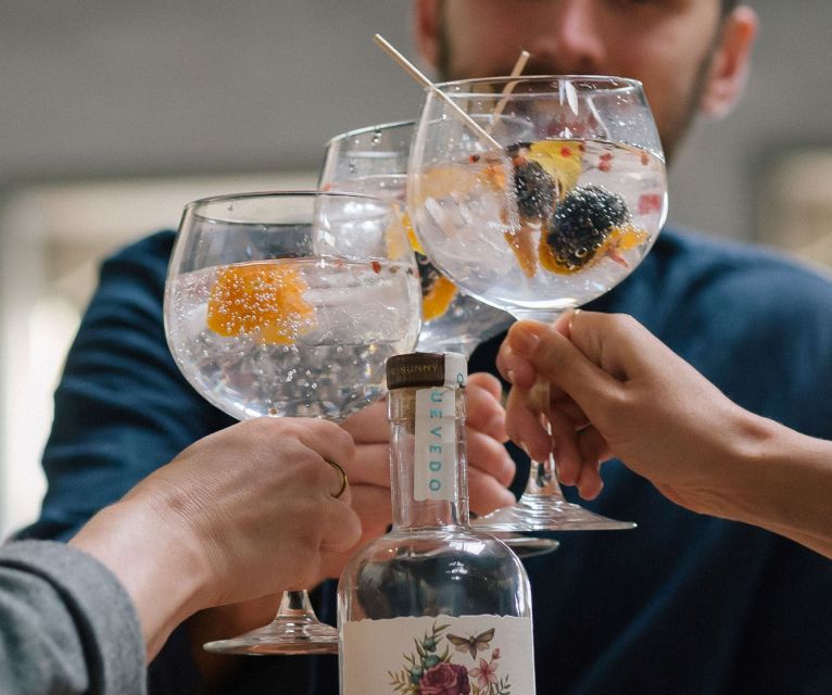 Vila Nova de Gaia: Cocktail Making Workshop - Learning Port context while you mix drinks