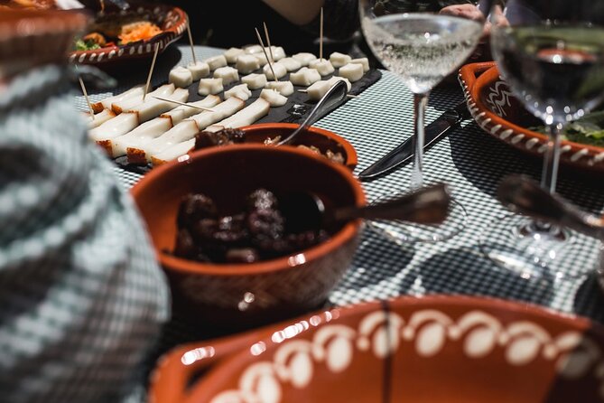 Vinho Verde Private Wine-Tour (All Inclusive) - Merufe lunch: where the day turns from tasting to real eating